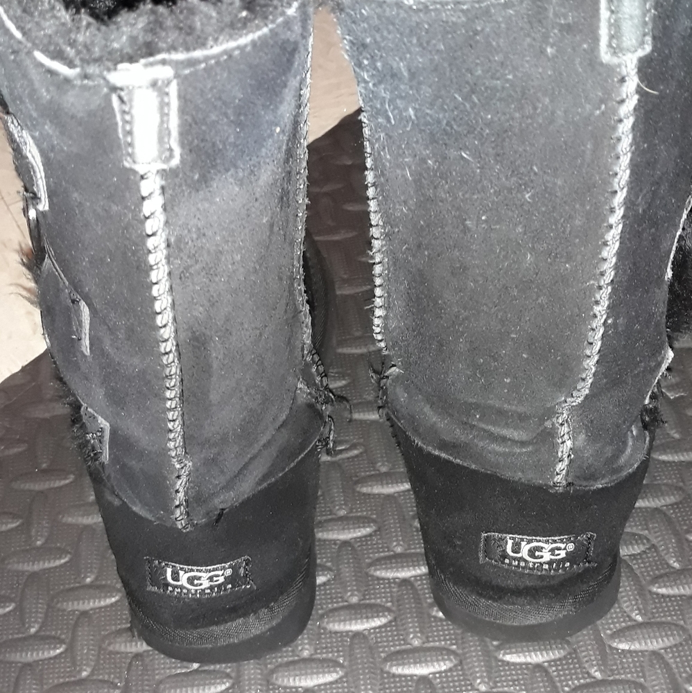 UGG - Picture 2 of 2